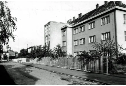 Fotografie - škola v Kunraticích