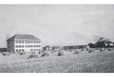 Fotografie - škola v Kunraticích