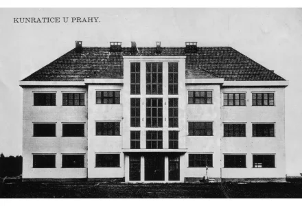 Fotografie - škola v Kunraticích