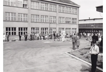 Fotografie - škola v Kunraticích