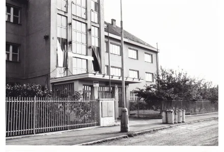 Fotografie - škola v Kunraticích