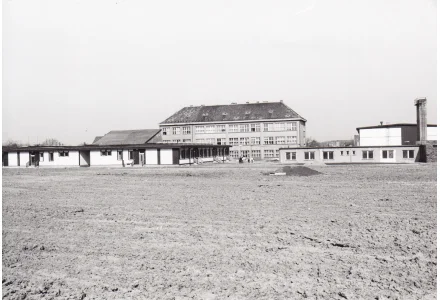Fotografie - škola v Kunraticích
