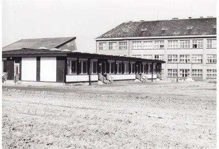 Fotografie - škola v Kunraticích