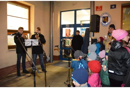 ADVENT PŘED RADNICÍ - pořádá RC U Motýlků