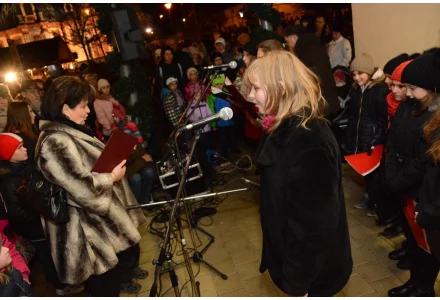 ADVENT PŘED RADNICÍ - pořádá RC U Motýlků