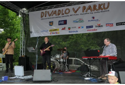 Divadlo v parku
