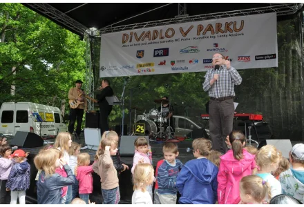 Divadlo v parku