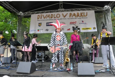 Divadlo v parku 