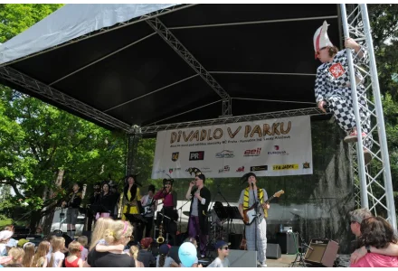 Divadlo v parku 