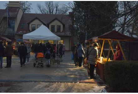 Slavnostní rozsvícení vánočního stromu před radnicí v neděli 2.12.2018 od 15:30 hodin. Slavnostní rozsvícení vánočního stromu před radnicí v neděli 2.12.2018 od 15:30 hodin.
