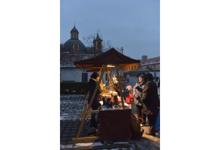 Slavnostní rozsvícení vánočního stromu před radnicí v neděli 2.12.2018 od 15:30 hodin. Slavnostní rozsvícení vánočního stromu před radnicí v neděli 2.12.2018 od 15:30 hodin.