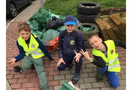 Poděkování dobrovolníkům za aktivní účast na akci - UKLIĎME SVĚT - UKLIĎME KUNRATICE Ukliďme - Kunratice 8.dubna 2017
