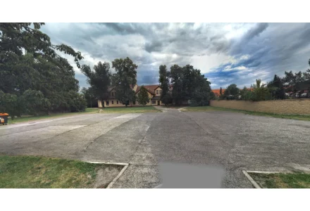 Parkoviště u pošty za úřadem