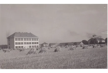 Fotografie - škola v Kunraticích