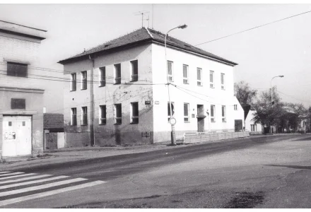 Fotografie - škola v Kunraticích
